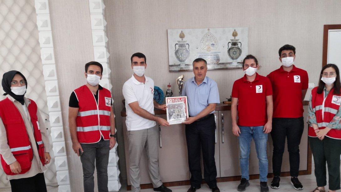 Osmangazi Genç Kızılay Şubesi Gönüllüleri İlçe Milli Eğitim Müdürümüz Sn. Gürhan ÇOKGEZER'i Makamında Ziyaret Ettiler.