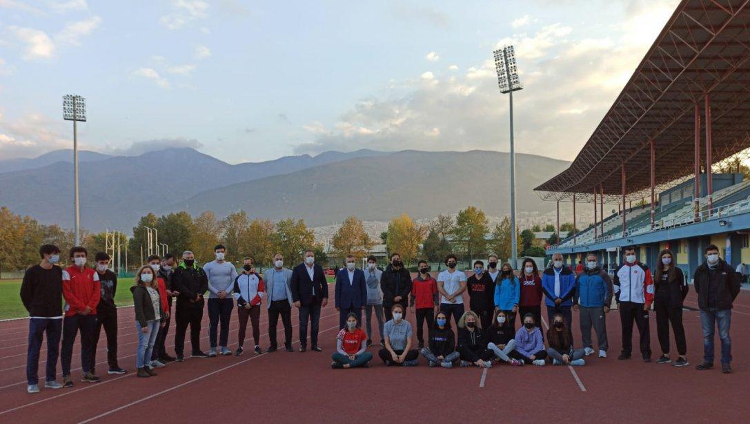 İlçe Milli Eğitim Müdürü Gürhan ÇOKGEZER Spor Lisesi Öğrencilerinin Antrenman Çalışmalarını İzledi