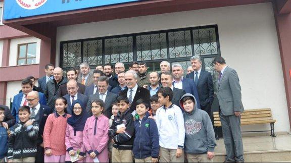Eşrefoğlu Rumi İmam Hatip Ortaokulu Semih Pala Kütüphanesi açıldı. 