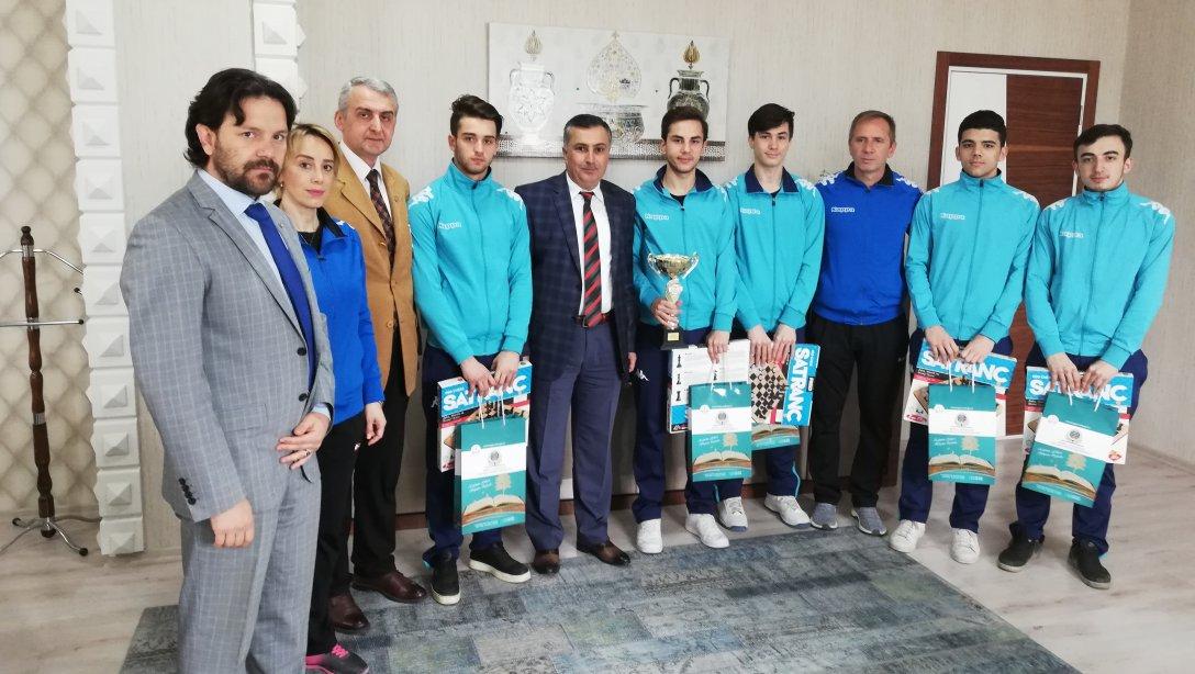 Tophane Mesleki ve Teknik Anadolu Lisesi Badmintonda Türkiye Şampiyonu Olarak İlçemizi Gururlandırdı