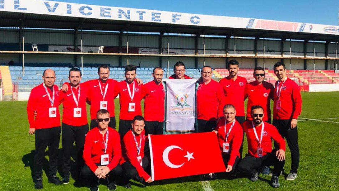 Portekiz´de Düzenlenen Veteran Futbol Turnuvasını Osmangazi MEM Olarak 3. Olarak Tamamladık
