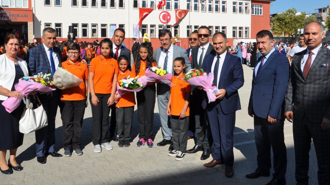 İlçe Milli Eğitim Müdürümüz Sn. Gürhan ÇOKGEZER; 2019-2020 Eğitim- Öğretim Yılı dolayısıyla Bursa Çimento Fabrikası Ortaokulu'na ziyaret gerçekleştirdi. 