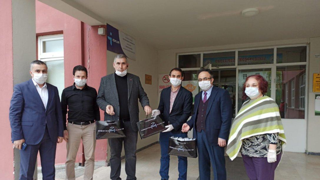 Zübeyde Hanım MTAL'den Osmangazi Sosyal Yardımlaşma ve Dayanışma Vakfına 1000 adet Maske