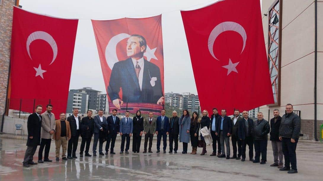 DR. AHMET SADIK İLKOKULU-AŞIK YUNUS ORTAOKULU OKULLARIMIZIN İLK BAYRAK TÖRENİ ...